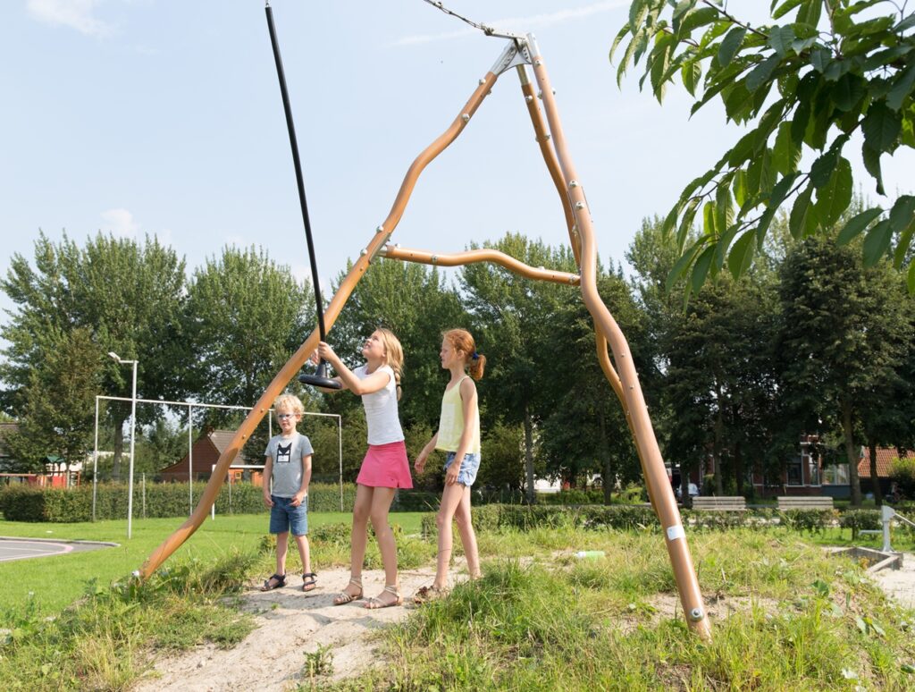 Kabelbaan, natuurlijk spelen, speeltoestel, natuurlijke uitstraling