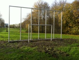 Backstop 15 x 3m met demontabel portaaldoel 4 x 2,5m