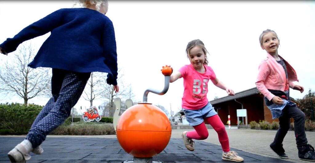 MusicBall-with-kids