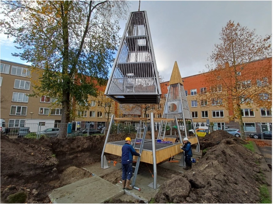 RVS-speeltorens op het Makasserplein